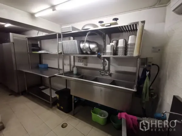 Shophouse for rent in Bangkok - Back-of-house dishwashing zone with triple stainless sink and open shelving.