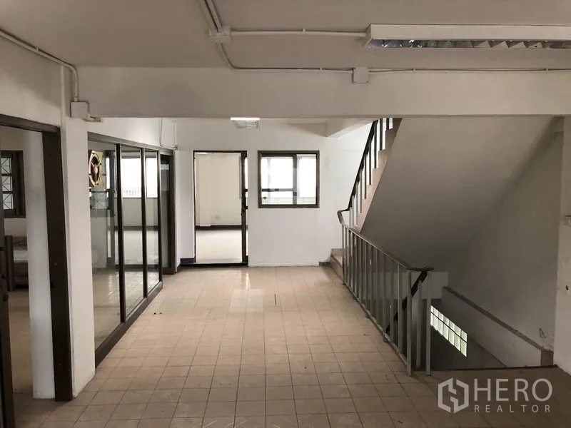 Office Space for rent in Huai Khwang, Bangkok - Spacious landing with internal staircase and sliding glass partitions.