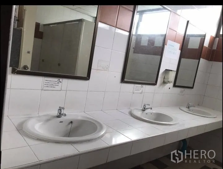 Property Image #1 for property HRE00933