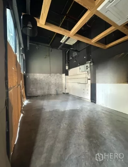Retail Space for rent - Empty retail unit with concrete floor, service wall and high industrial ceiling.