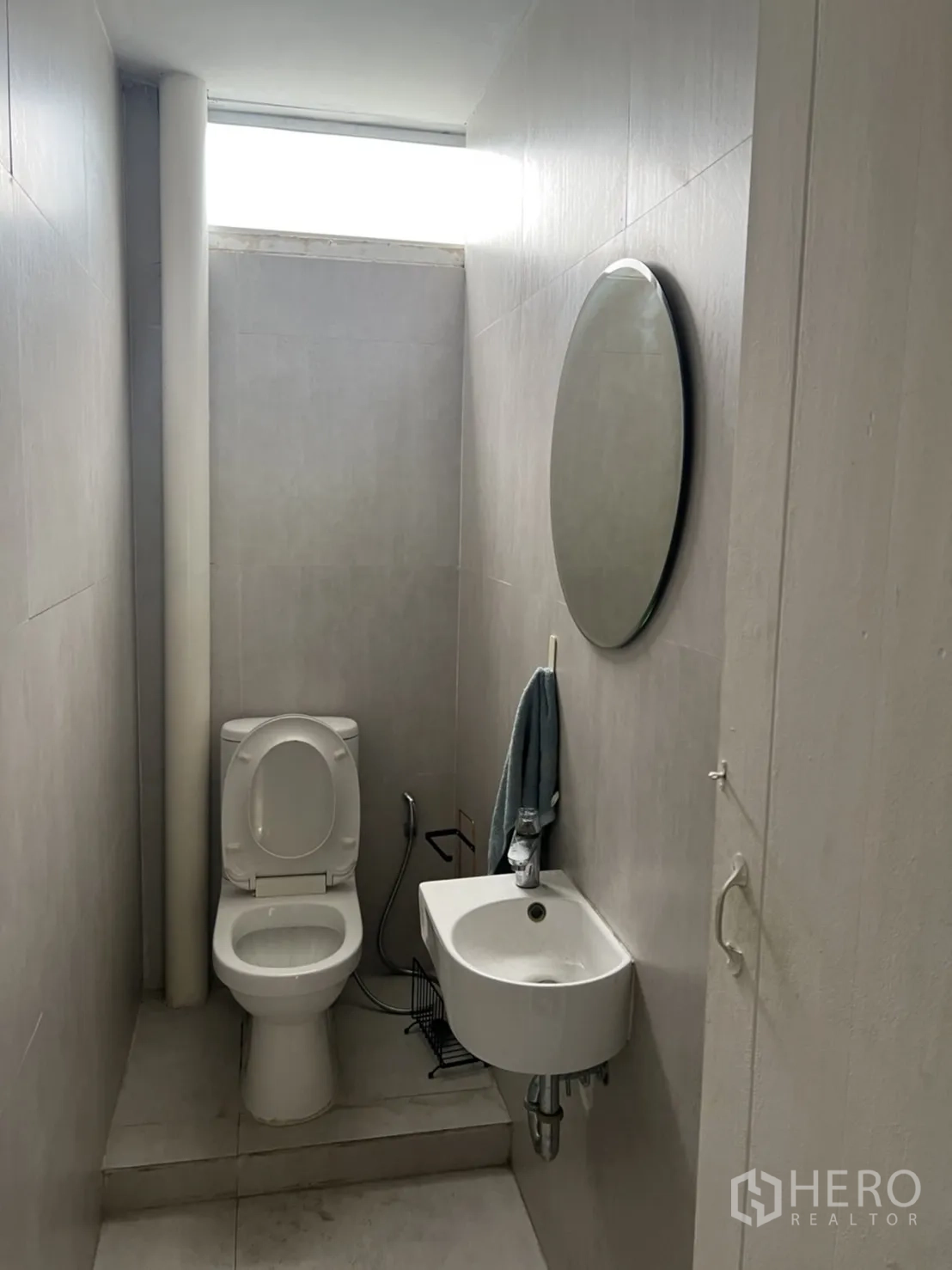 Shophouse for rent or sale in Watthana, Bangkok - Compact bathroom with toilet, basin and skylight.