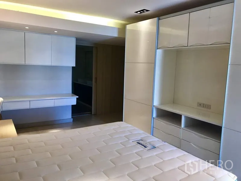 Condominium for rent in Watthana, Bangkok - Bathroom with patterned wall tiles, bathtub and handheld shower.
