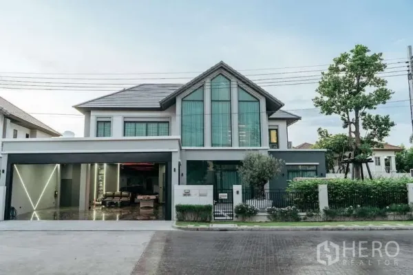 Detached House for sale in Sai Mai, Bangkok - Modern two‑storey detached house facade with gated garden and wide driveway.