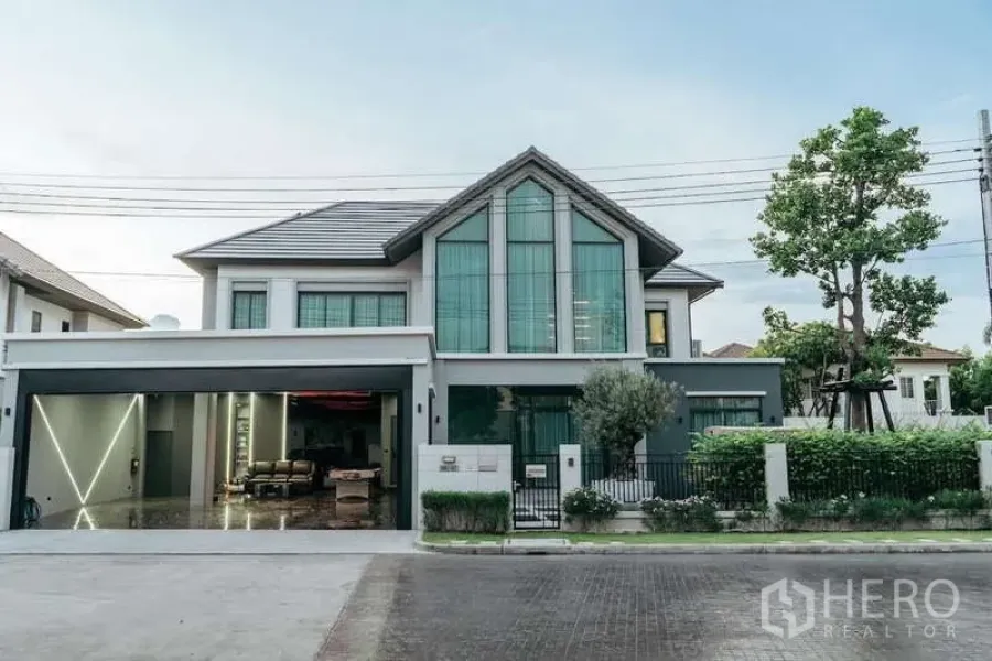 Detached House for sale in Sai Mai, Bangkok - Modern two‑storey detached house facade with gated garden and wide driveway.