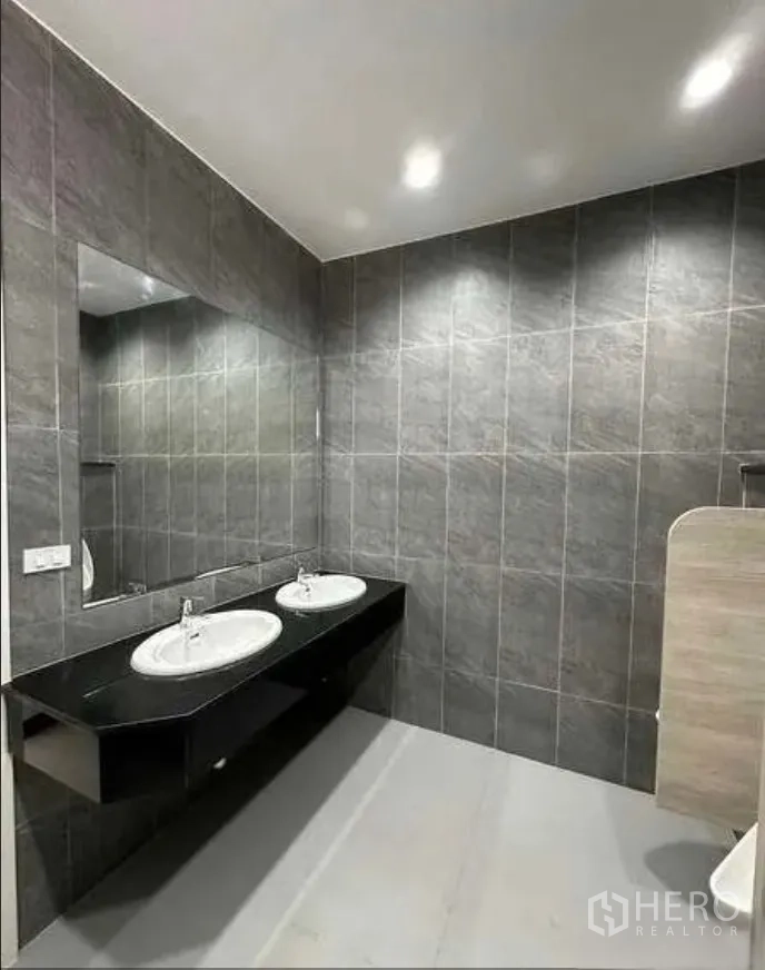 Property Image #12 for property HRE01536