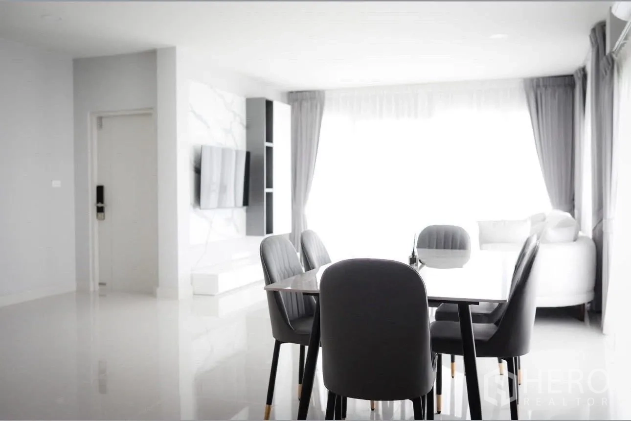 Detached House for rent in Bang Phli, Samut Prakan - Open-plan living and dining area with TV wall and upholstered dining chairs.