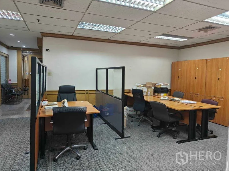 Office Space for rent in Din Daeng, Bangkok - Shared office area with desks, task chairs, and tall storage lockers.