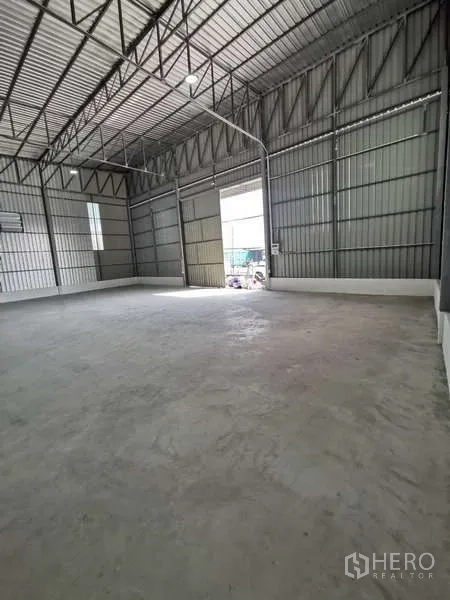 Warehouse for rent in Prawet, Bangkok - Warehouse interior showing a large sliding door for truck loading access.