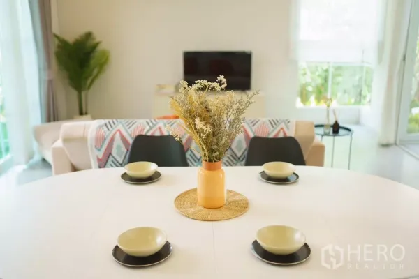Detached House for rent in Bang Phli, Samut Prakan - Dining table set for four with dried flower centerpiece facing the living room.