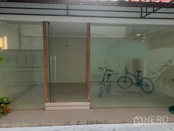 Retail Space for rent in Watthana, Bangkok - Street-facing glass storefront of a compact retail unit with tiled forecourt and awning.
