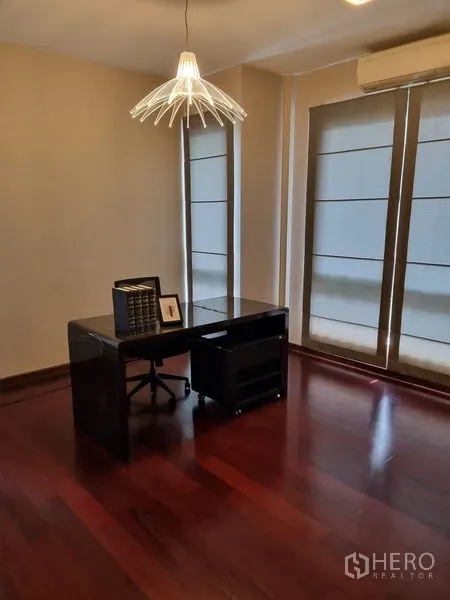 Detached House for sale in Chatuchak, Bangkok - Quiet home office with sleek desk, wood floors and window shades.