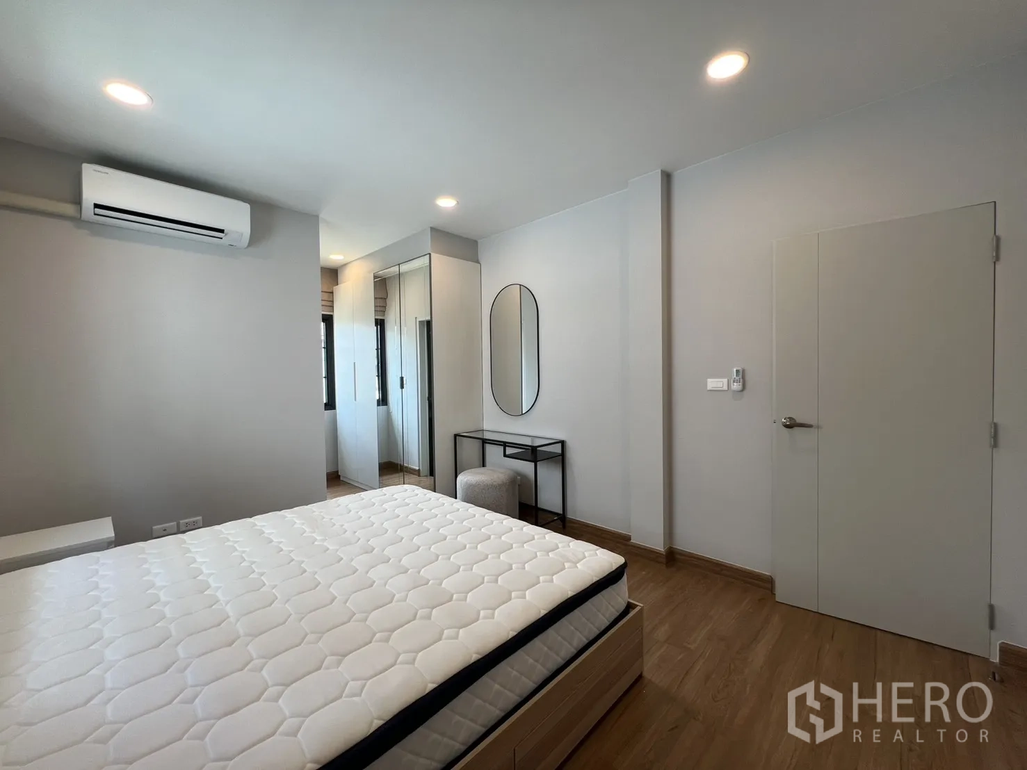 Property Image #20 for property HRE01394