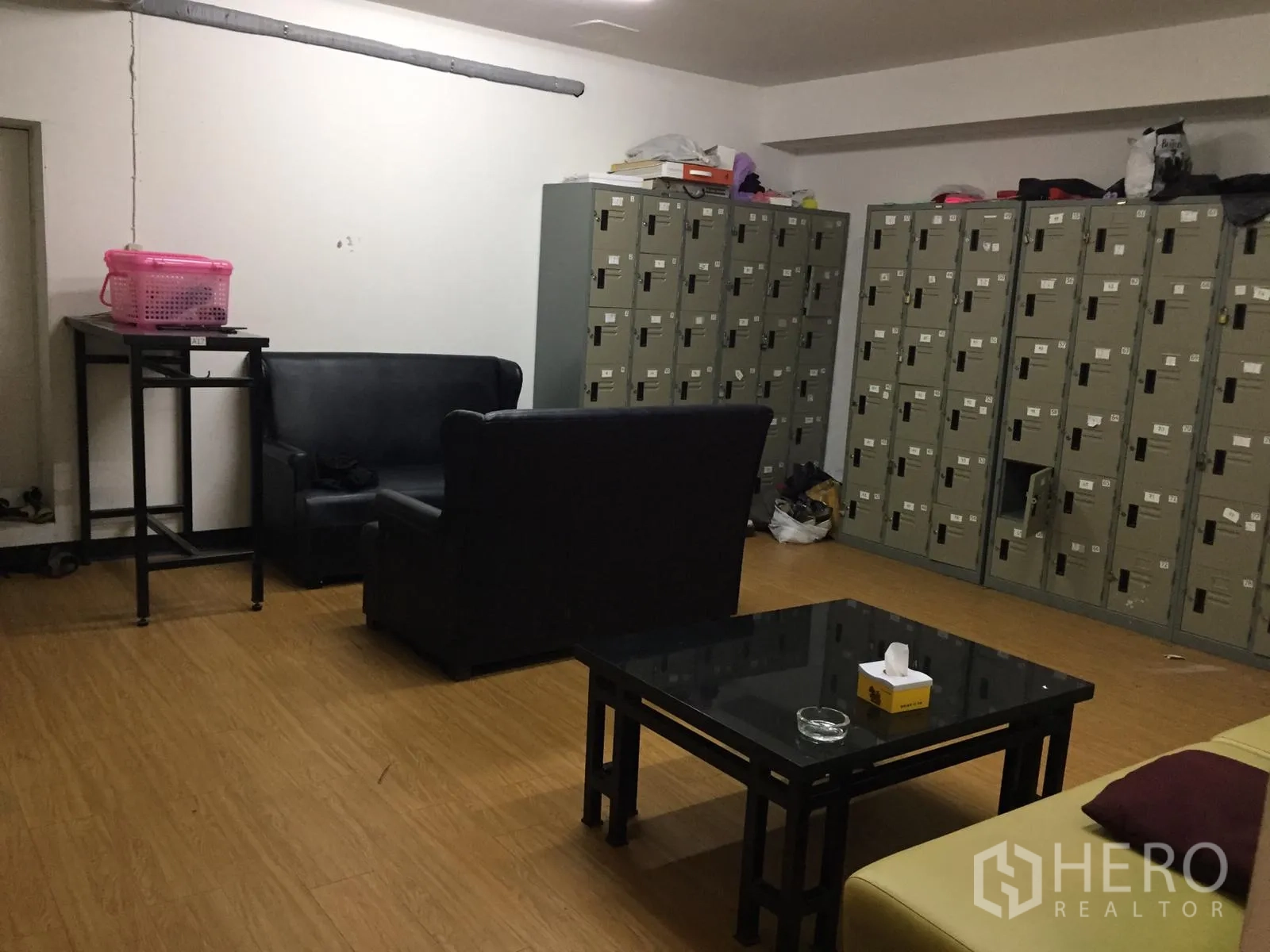 Retail Space for rent in Watthana, Bangkok - Back-of-house staff room with lockers, sofa seating and coffee table.