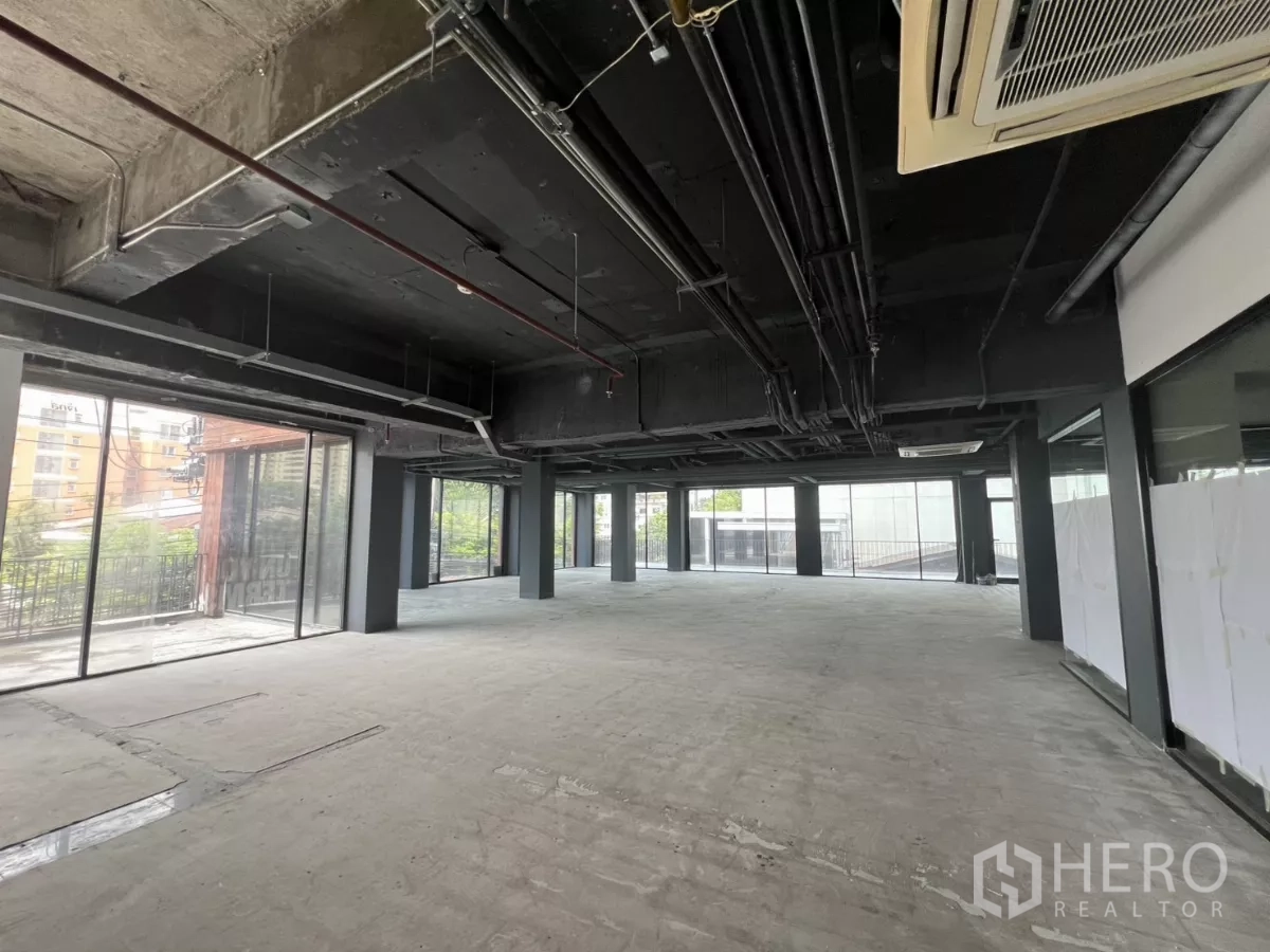 Retail Space for rent in Watthana, Bangkok - Wide, light-filled retail area with continuous windows along the façade