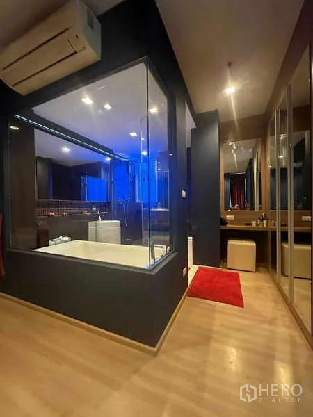 Condominium for sale in Phaya Thai, Bangkok - Master suite view featuring glass‑enclosed bathtub and mirrored wardrobe.