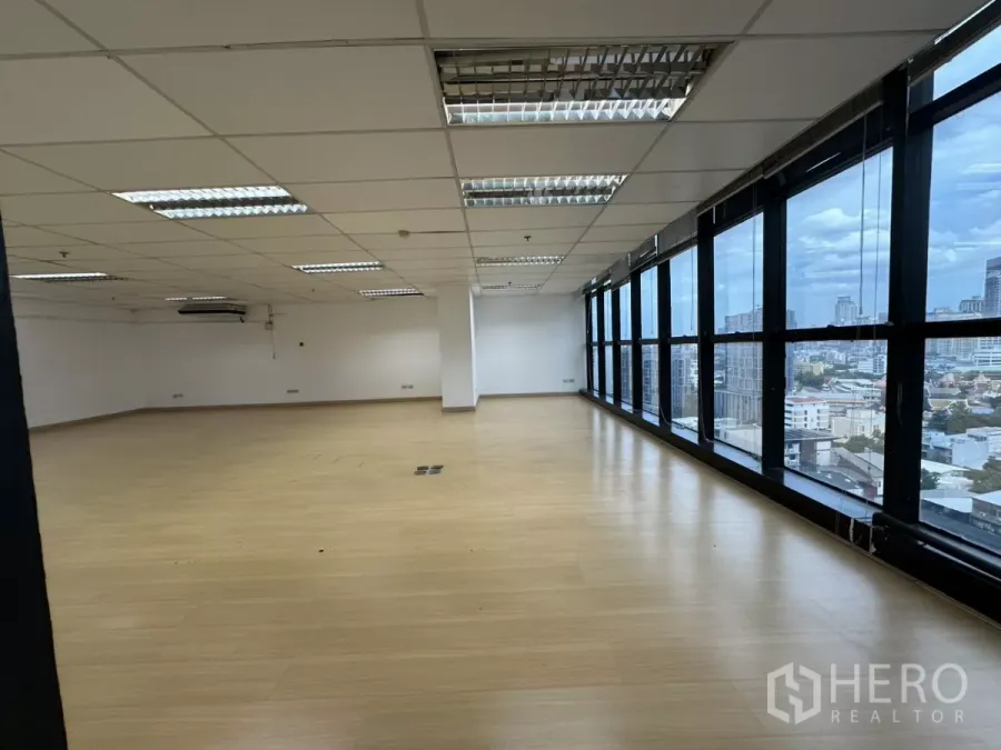 Office Space for rent in Watthana, Bangkok - Open-plan 150 sqm office with large windows and city skyline views in the Ekkamai area.