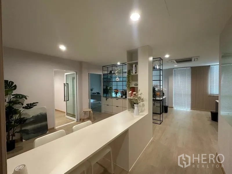 Warehouse for sale in Pathum Thani - Breakout pantry with long counter, shelving and glass-partitioned rooms in the office.