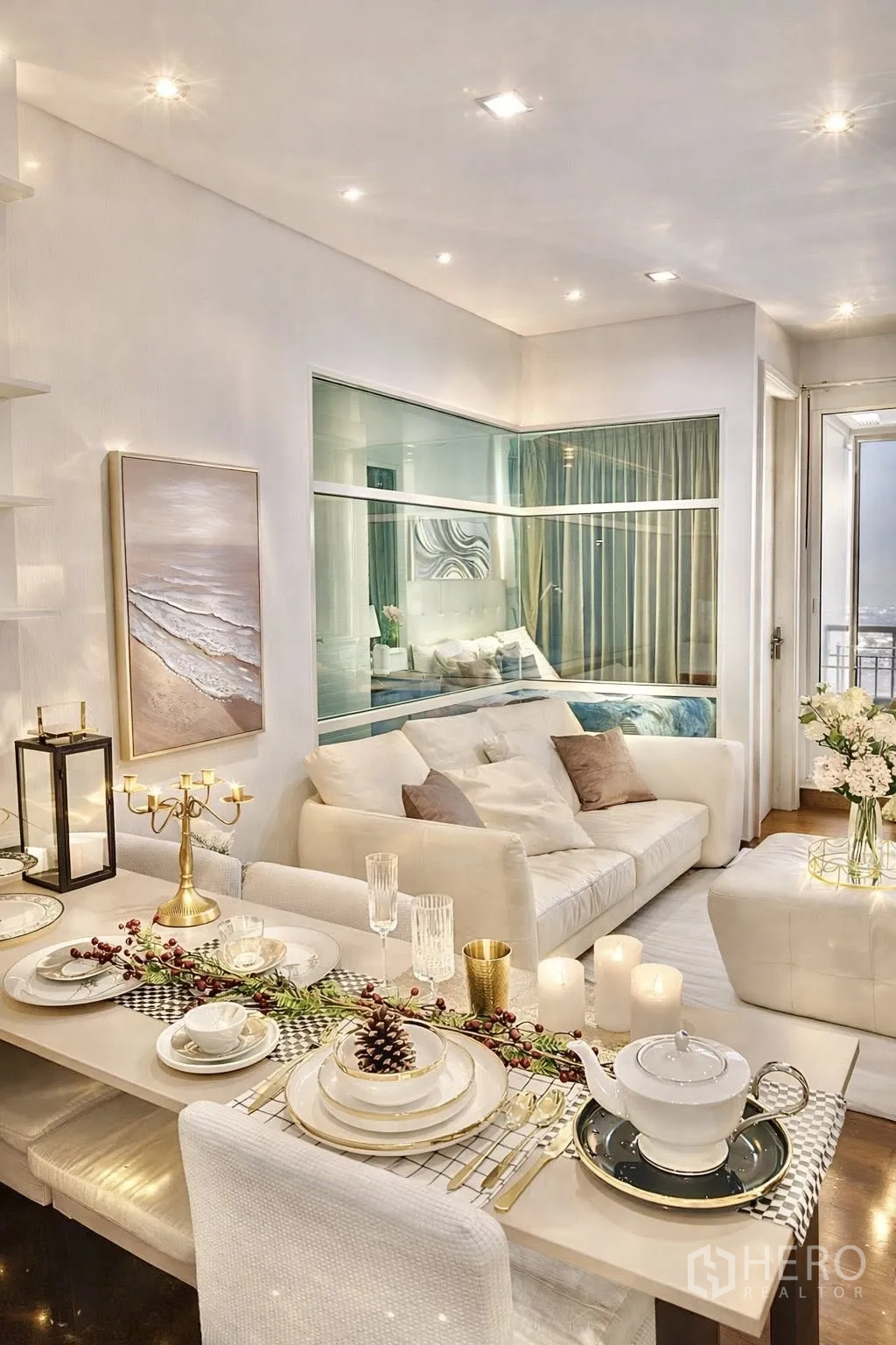 คอนโด for rent or sale in Watthana, Bangkok - โต๊ะอาหารจัดเต็มด้วยชุดจานชามและเทียนข้างโซฟา