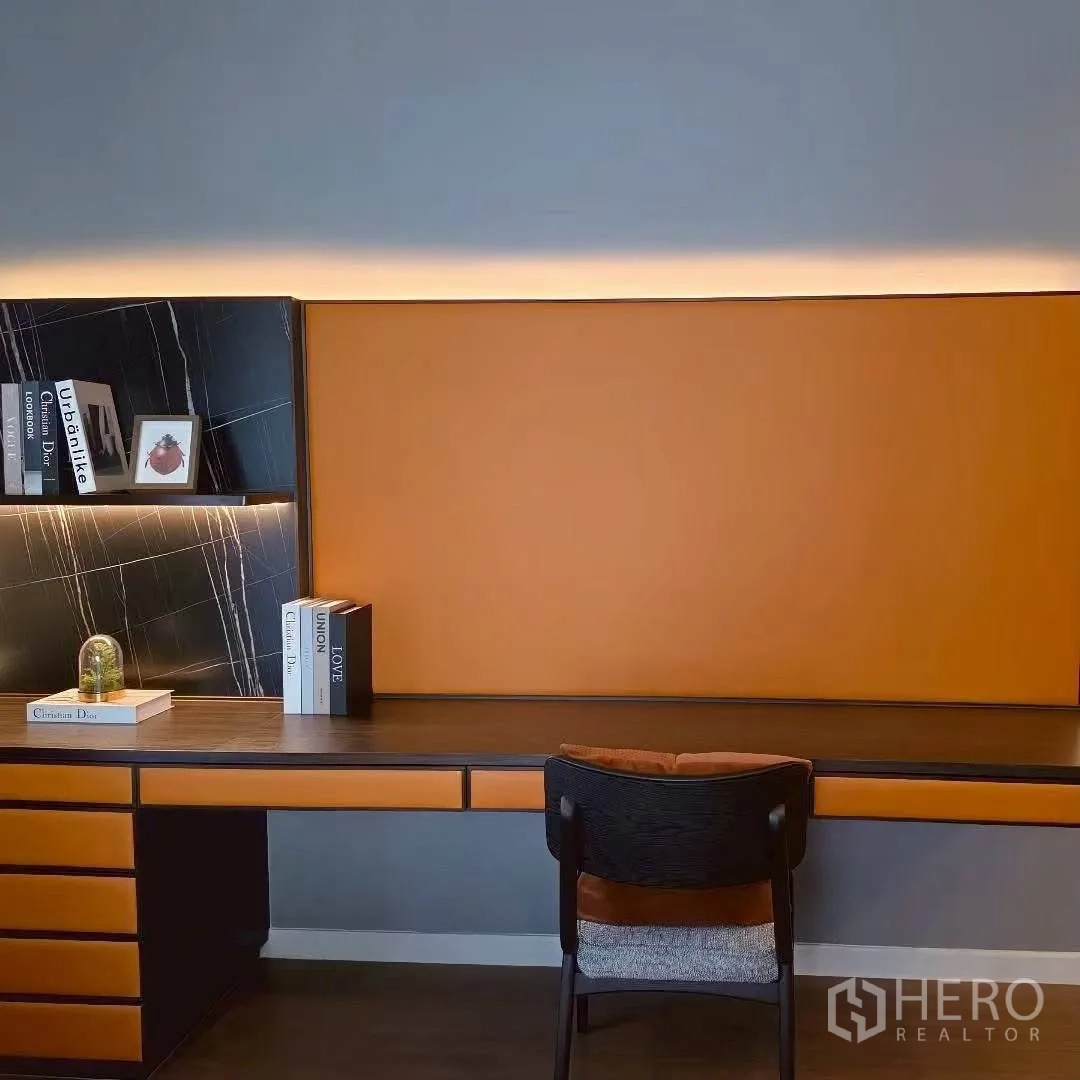 Detached House for rent in Bang Phli, Samut Prakan - Dedicated workspace with long desk and orange accent wall.