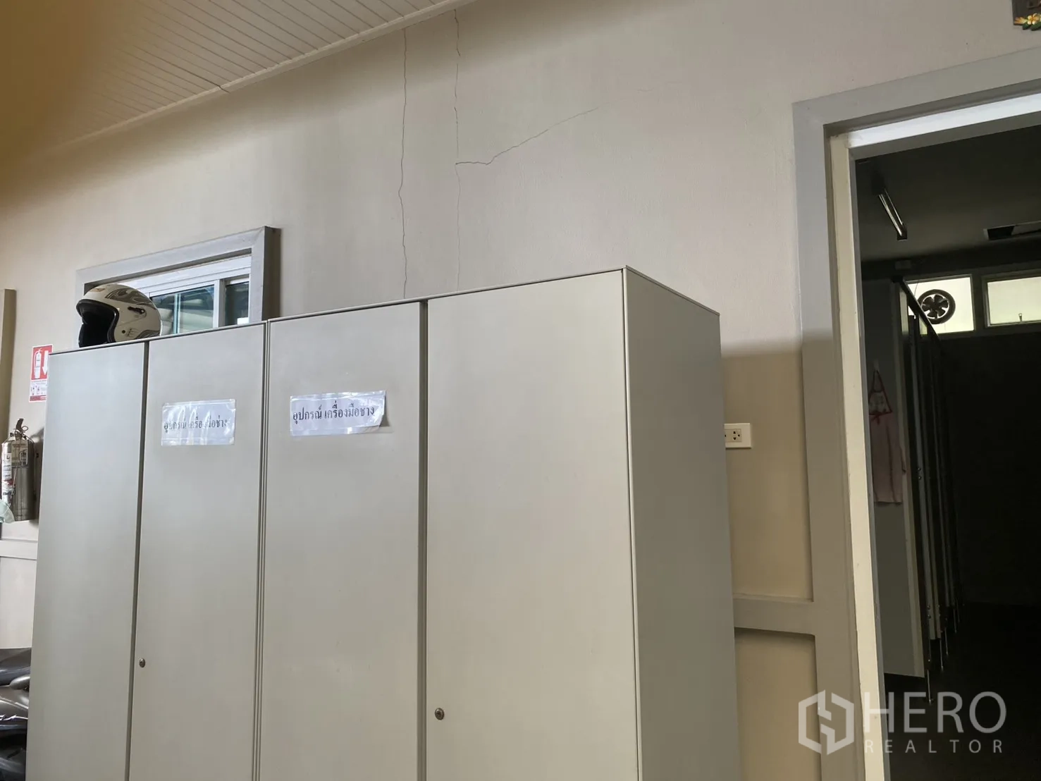 Factory for sale in Khlong Luang, Pathum Thani - Row of lockers next to a doorway with a fire extinguisher mounted on the wall.