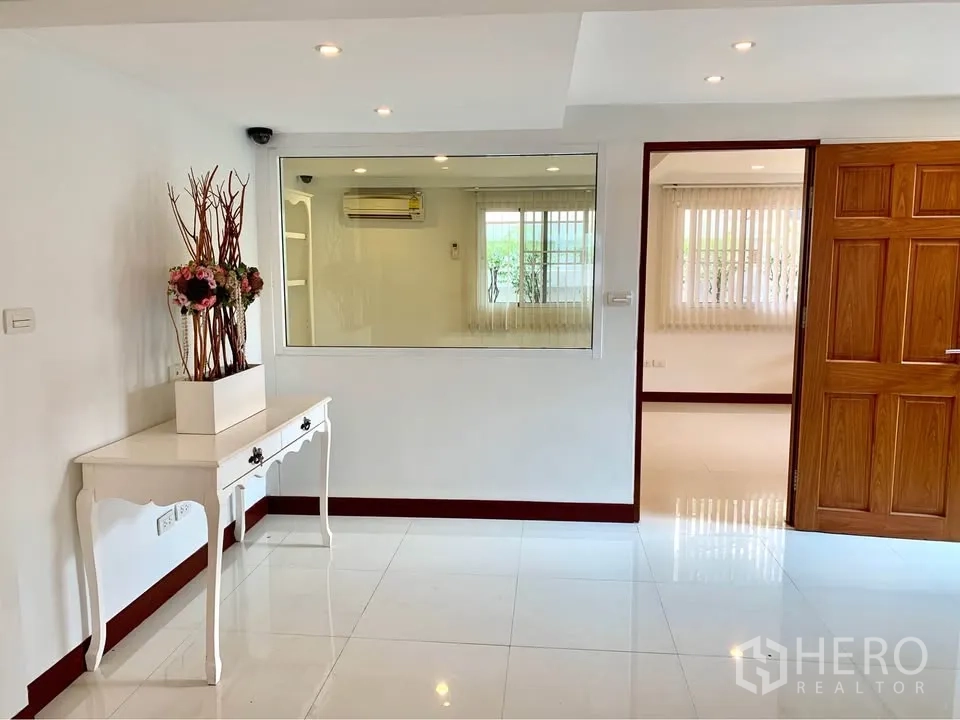 Property Image #10 for property HRE01512