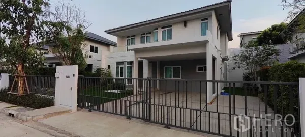 Detached House for rent in Prawet, Bangkok - Modern two-storey detached house exterior with gated driveway and covered parking.