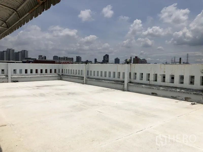 Office Space for rent in Huai Khwang, Bangkok - Rooftop terrace with open city skyline views under a cloudy sky.