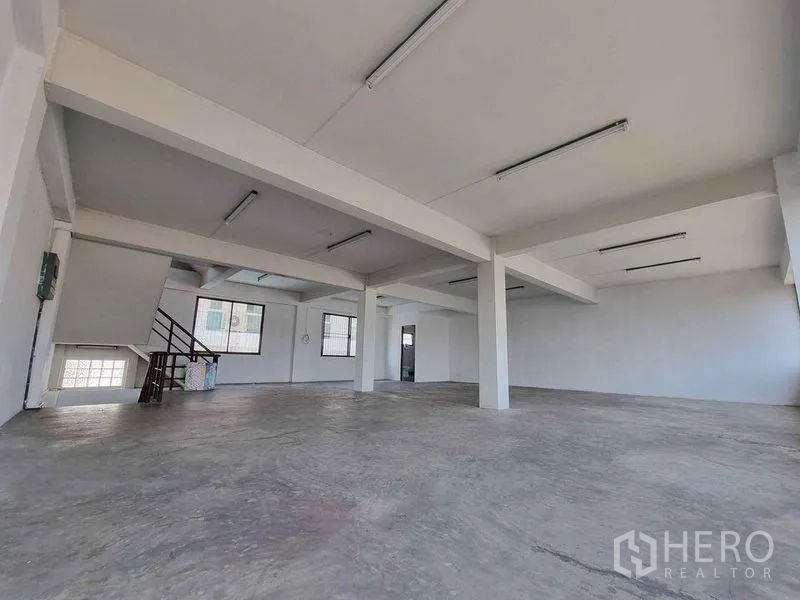 Office Space for rent in Din Daeng, Bangkok - Expansive open-plan office level with structural columns, staircase and ample daylight.