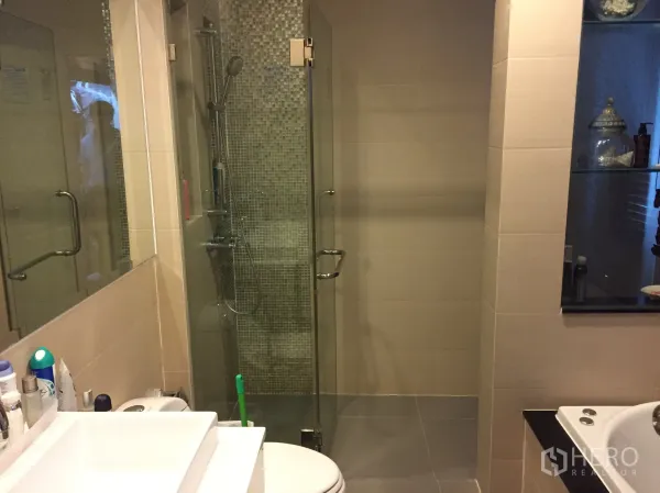 Detached House for sale in Saphan Sung, Bangkok - Modern bathroom featuring a glass-enclosed shower, mosaic wall tiles and a square basin vanity.