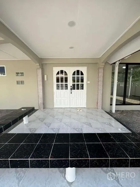 Detached House for rent in Wang Thonglang, Bangkok - Arched front porch featuring tiled steps and classic white double entry doors.