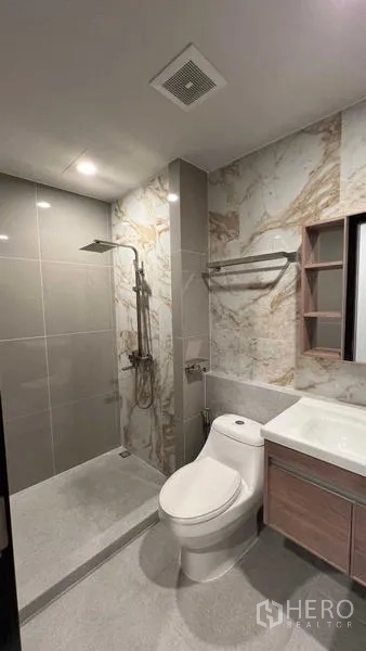 Home Office for rent - Modern bathroom with walk-in shower, rain shower head, marble-look wall tiles and vanity.