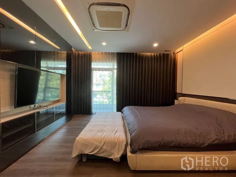 บ้าน ขาย - ห้องนอนใหญ่เตียงคิง ทีวีบิลท์อิน ผ้าม่านทึบ และแอร์ฝังฝ้า