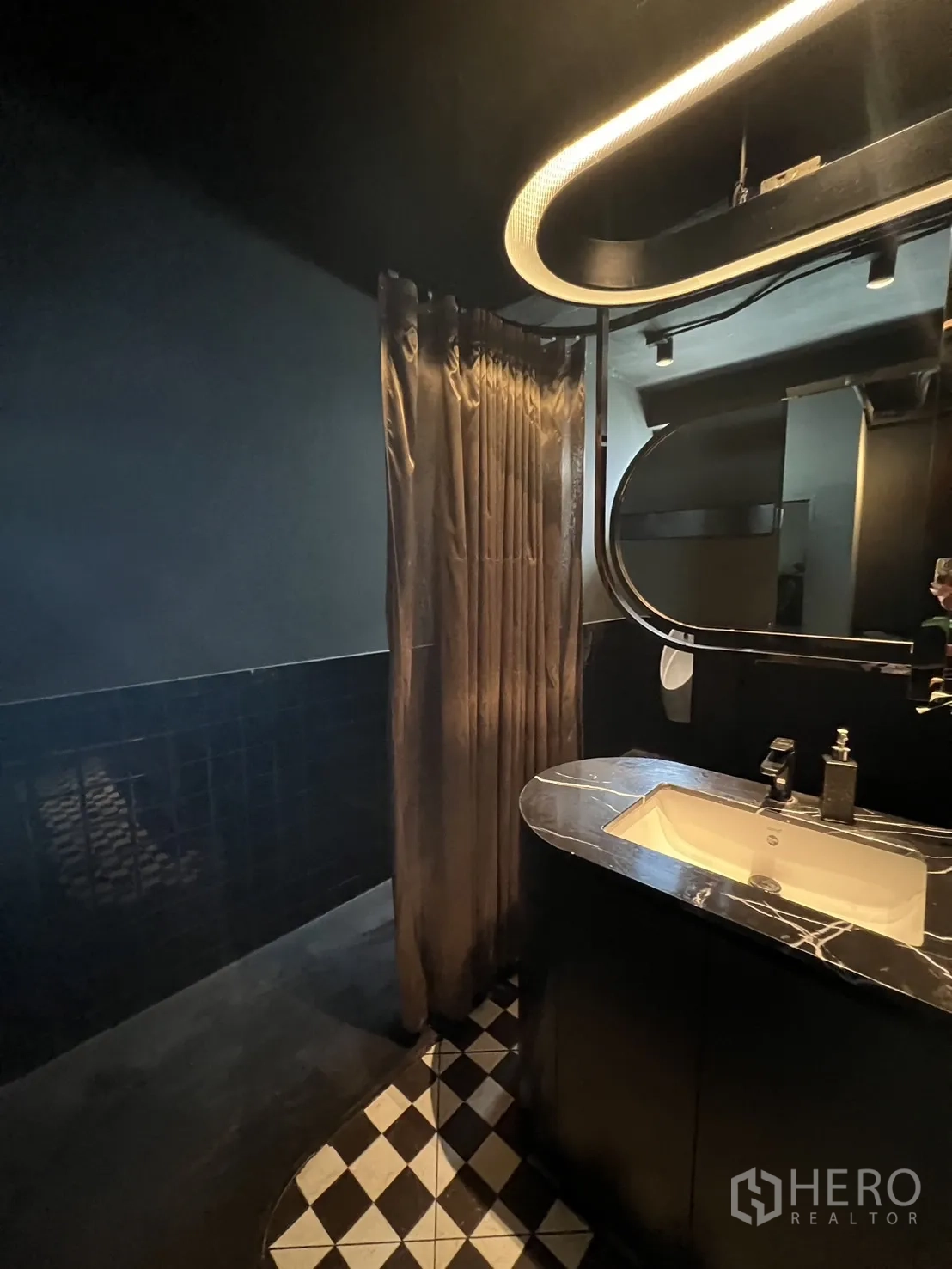 Shophouse for rent in Watthana, Bangkok - Contemporary washroom with illuminated mirror, marble vanity and checkered tiles.
