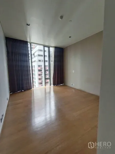 Condominium for rent or sale in Bang Rak, Bangkok - Spacious bedroom with hardwood floors, tall window and city outlook.
