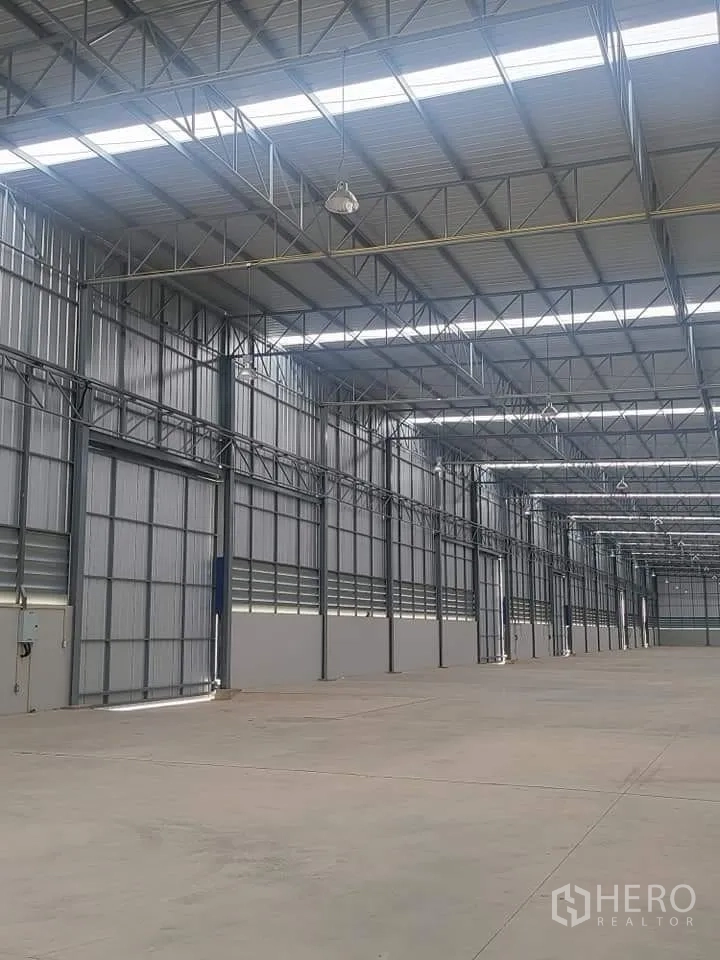 Warehouse for rent in Lat Krabang, Bangkok - Side wall interior view featuring sliding doors, ventilation louvers, and open work space.