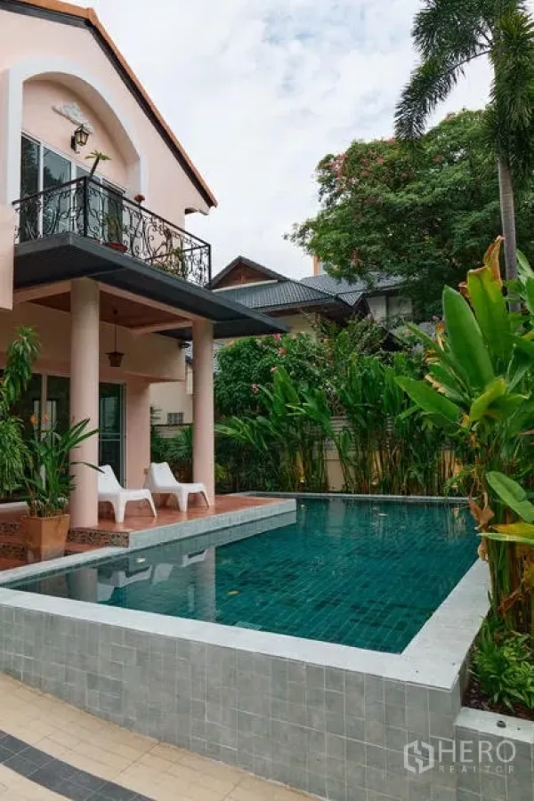 Detached House for rent in Watthana, Bangkok - Two-story villa with balcony overlooking a private swimming pool and lush tropical garden.