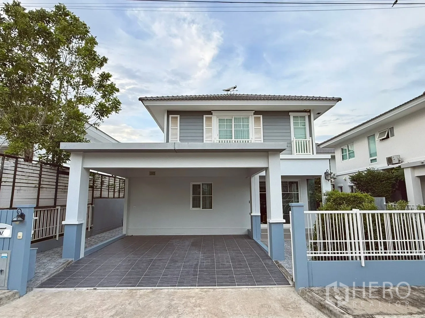 Detached House for rent in Bang Phli, Samut Prakan - Two-storey detached house exterior with covered carport and gated frontage.