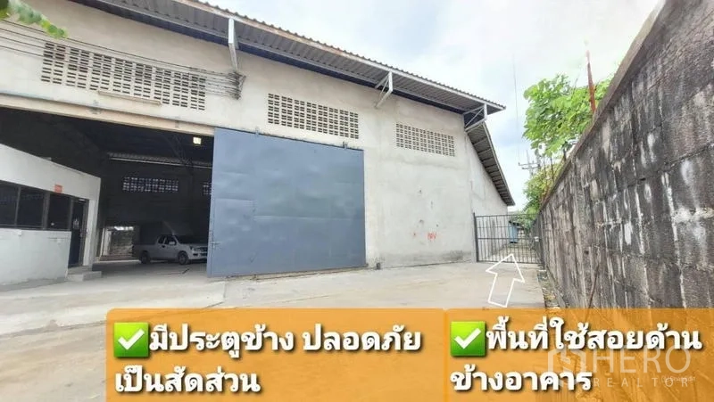 คลังสินค้า ให้เช่าในMueang Samut Sakhon, Samut Sakhon - ด้านหน้าอาคารมีประตูข้างและทางเดินส่วนตัวข้างอาคาร