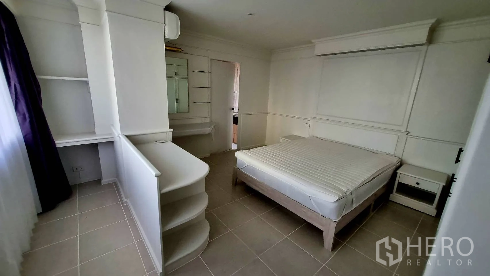 Condominium for rent in Watthana, Bangkok - Secondary bedroom with double bed frame and built-in shelves.