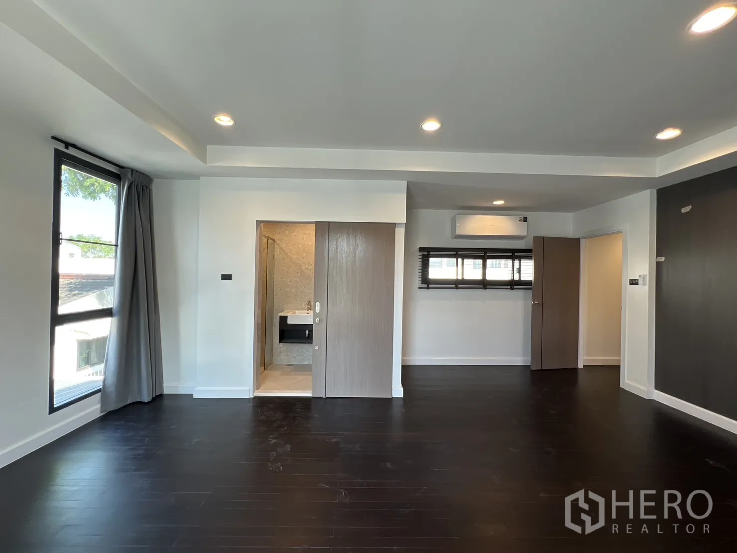 Property Image #15 for property HRE00132