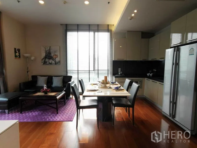 Condominium for rent in Watthana, Bangkok - Bright open kitchen with glossy cabinetry, double-door refrigerator and six-seat dining.