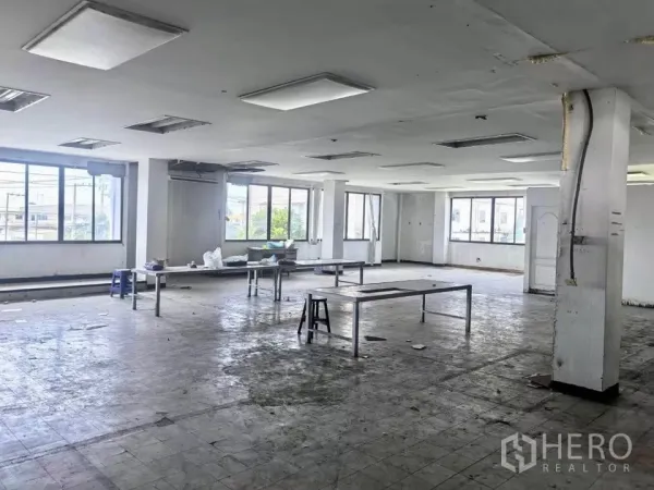 Factory for sale in Bang Phli, Samut Prakan - Open-plan office or assembly floor with large windows and recessed ceiling lights.