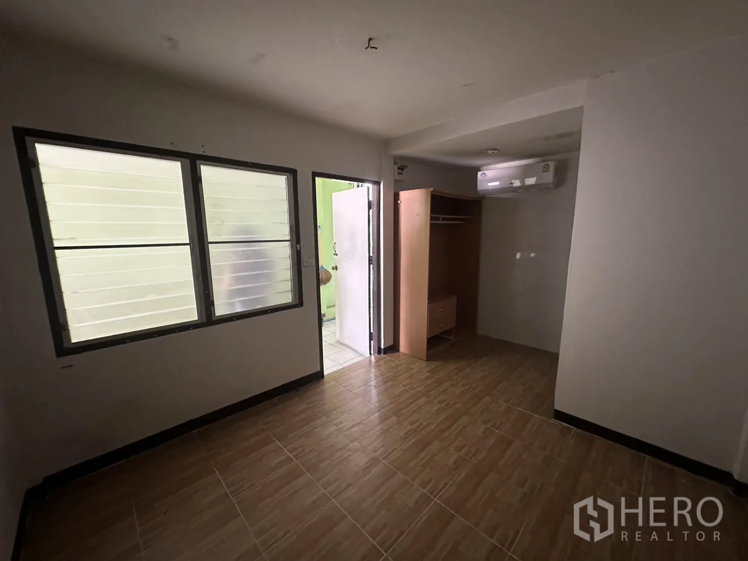Retail Space for rent in Watthana, Bangkok - Small staff room with window, wardrobe and air conditioner.