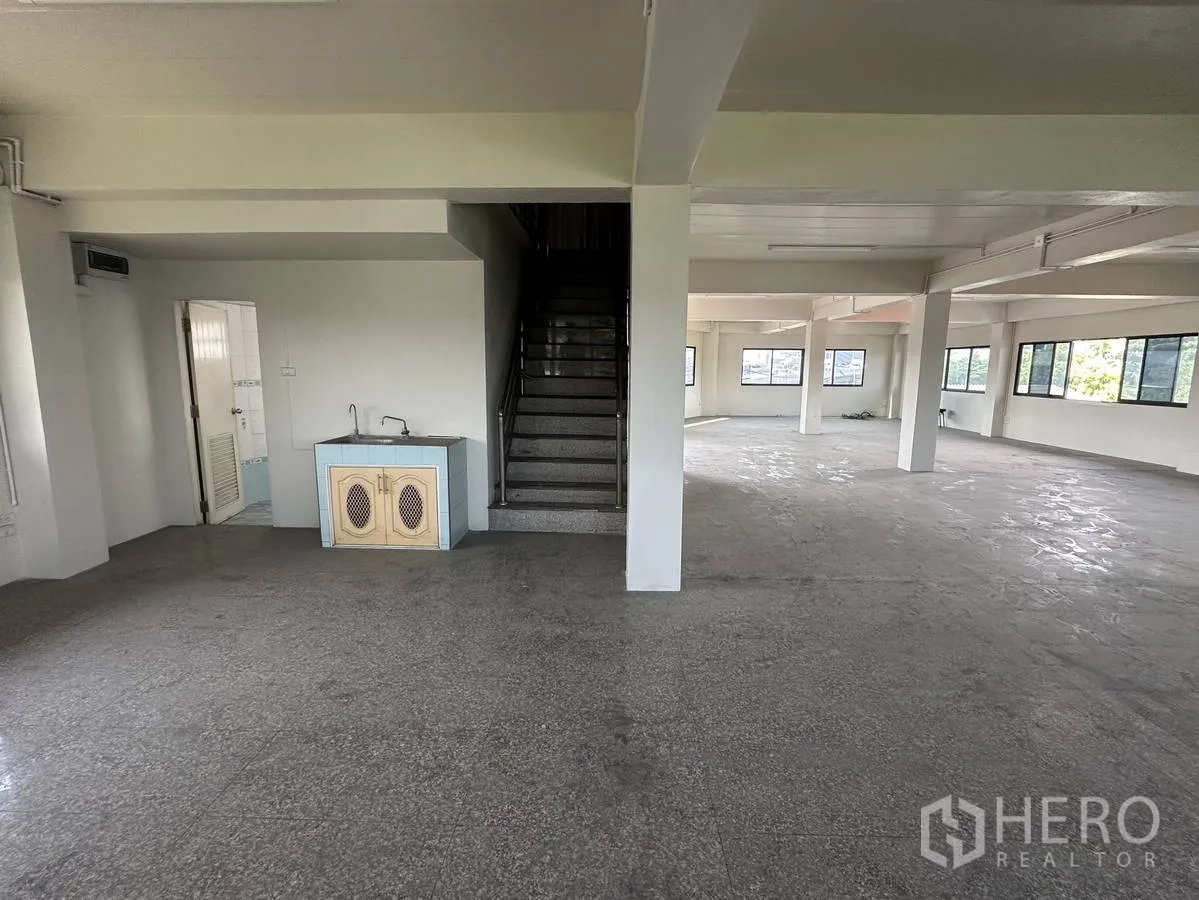 Home Office for rent in Taling Chan, Bangkok - Upper floor area featuring a small pantry sink, restroom access and stair core within the workspace.
