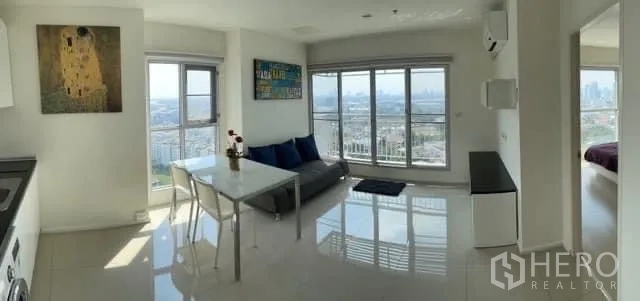 Condominium for sale in Khlong Toei, Bangkok - Bright open-plan living, kitchen and dining space with wide city views in a corner unit.