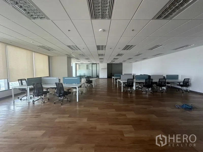 Office Space for rent in Ratchathewi, Bangkok - Wide office floor showing multiple workstations and wooden flooring.