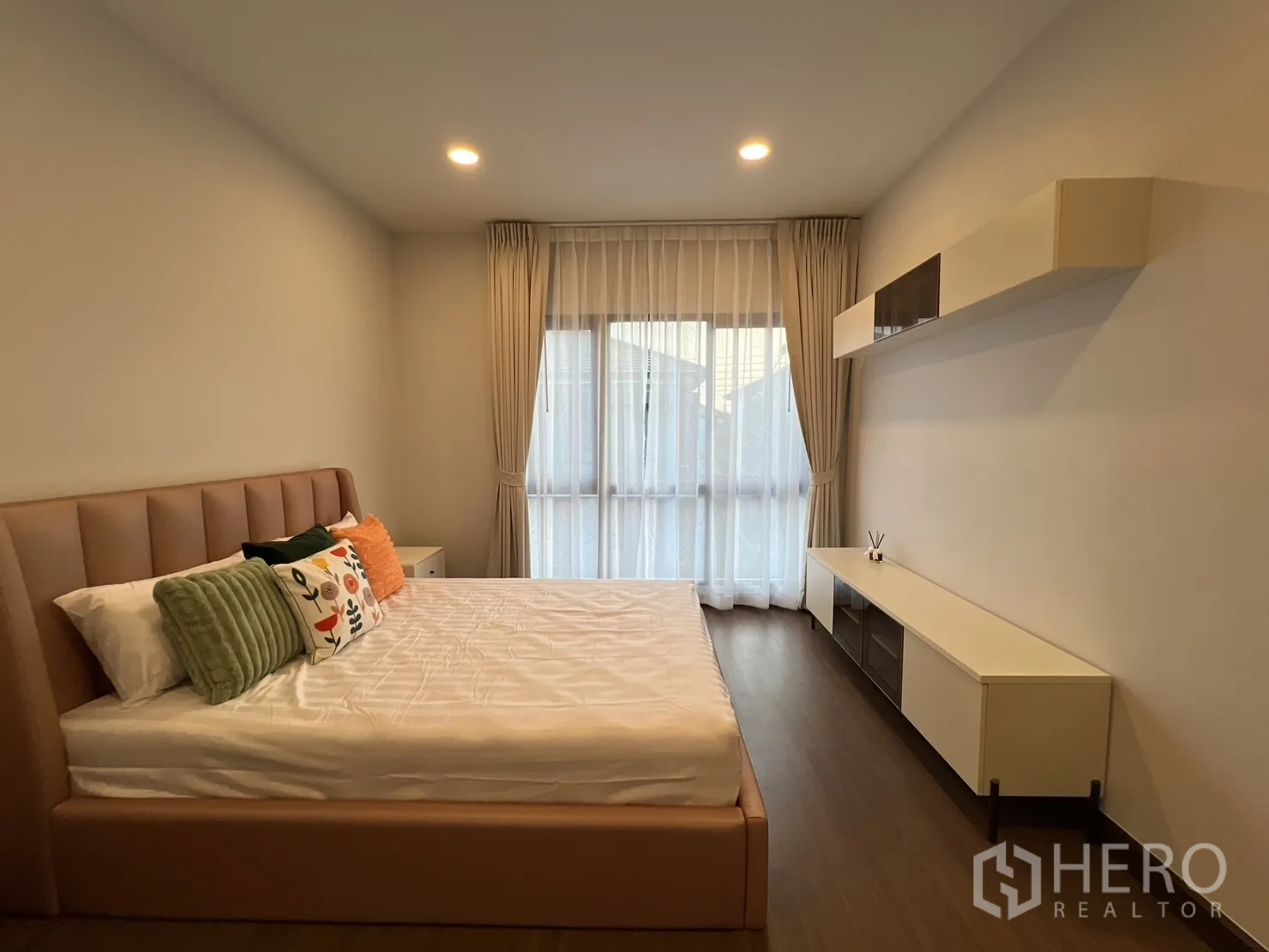 Detached House for rent or sale in Bang Phli, Samut Prakan - Guest bedroom with upholstered bed, soft tones and large windows.
