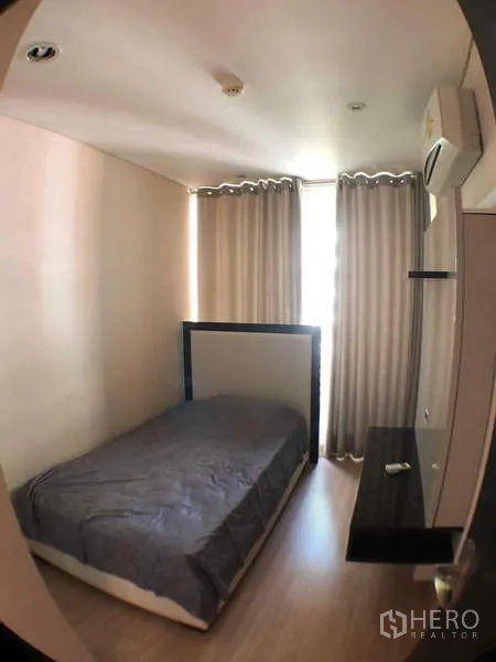 คอนโด ให้เช่าในRatchathewi, Bangkok - ห้องนอนเล็กกะทัดรัด เตียงเดี่ยว หน้าต่างพร้อมผ้าม่านทึบ