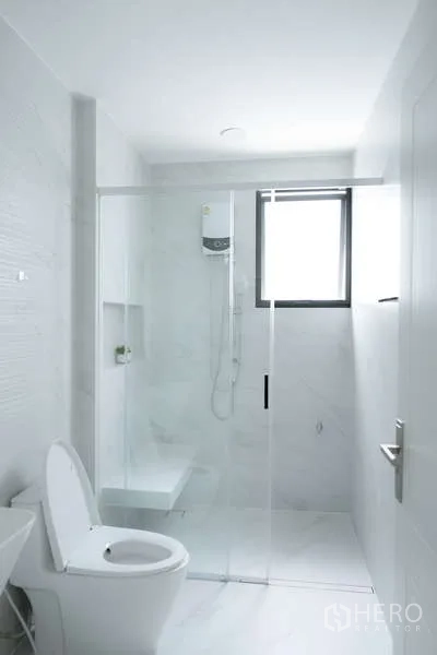 Detached House for rent or sale in Saphan Sung, Bangkok - Modern bathroom with glass-enclosed shower, window and white fixtures.