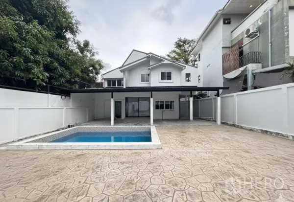 บ้าน ให้เช่า - บ้านเดี่ยวสองชั้นรีโนเวท พร้อมลานกว้าง โรงจอดรถ และสระว่ายน้ำส่วนตัว.